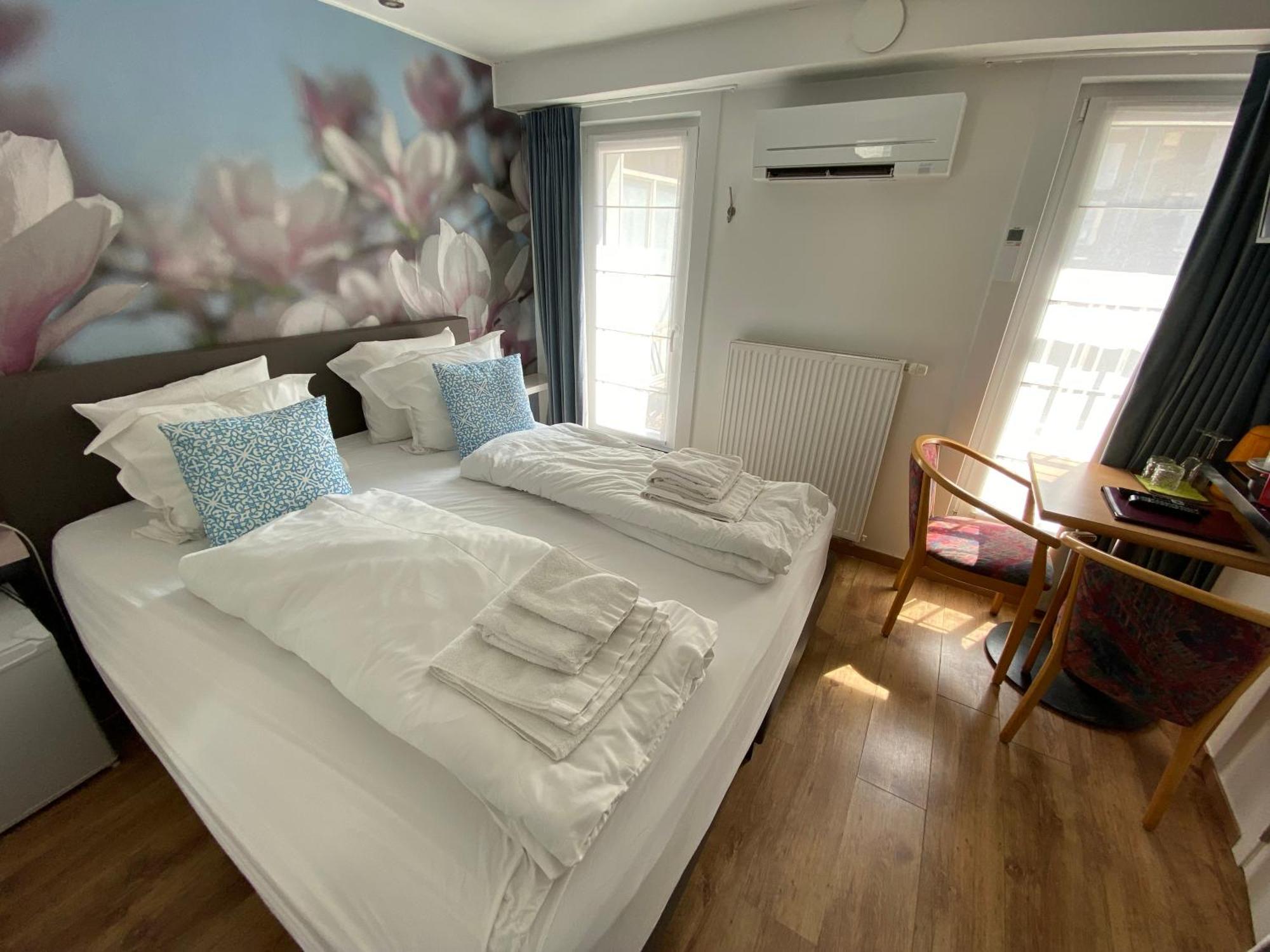 Hotel De Backer นอคเคอ-เฮสท์ ภายนอก รูปภาพ